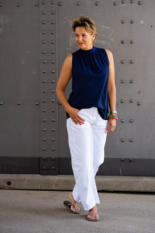 Leichte Bluse “PHILIPPA” dunkelblau (BA17) / Sommer Hose “OLYMPIA” weiß (H24)