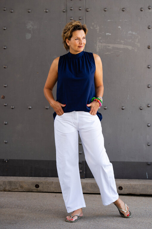 Leichte Bluse “PHILIPPA” dunkelblau (BA17) / Sommer Hose “OLYMPIA” weiß (H24)