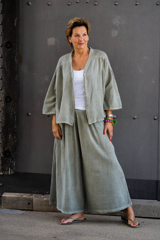 Lockere Sommerbluse “RAQUEL” khaki (GW86)/Weite Sommerhose “GALINA” (H52)