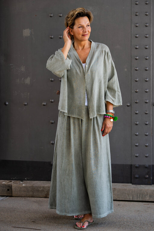 Lockere Sommerbluse “RAQUEL” khaki (GW86)/Weite Sommerhose “GALINA” (H52)