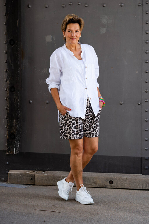 Musselin Leo-Shorts “LONE” leo (H49)/ Basic Top “NYALA” (BA42) / Leinenbluse “SABALENA” (GW74)