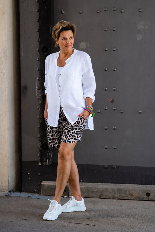 Musselin Leo-Shorts “LONE” leo (H49)/ Basic Top “NYALA” (BA42) / Leinenbluse “SABALENA” (GW74)