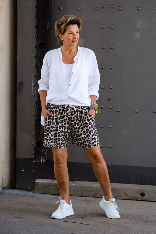 Musselin Leo-Shorts “LONE” leo (H49)/ Basic Top “NYALA” (BA42) / Leinenbluse “SABALENA” (GW74)