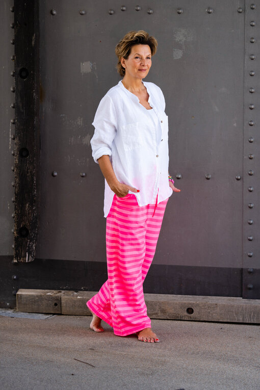 Trendige Streifenhose “FRAUKE” (H10) / Basic Top “NYALA” (BA42) / Leinenbluse “SABALENA” (GW74)