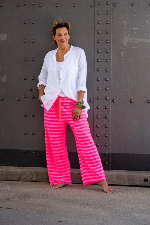 Trendige Streifenhose “FRAUKE” (H10) / Basic Top “NYALA” (BA42) / Leinenbluse “SABALENA” (GW74)