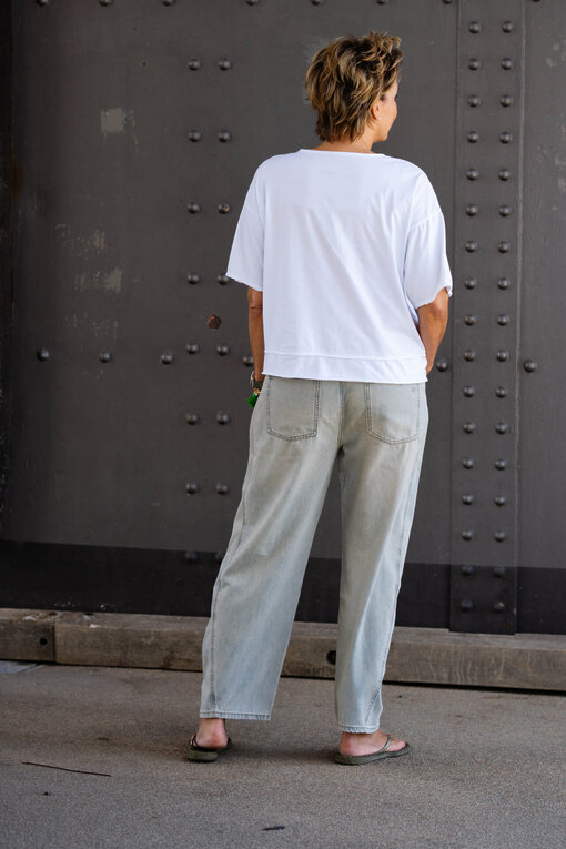 O-Shape Pants “ISABELLA” – greige (ER93) /Lockeres Shirt “ALJONA” weiß (BA51)