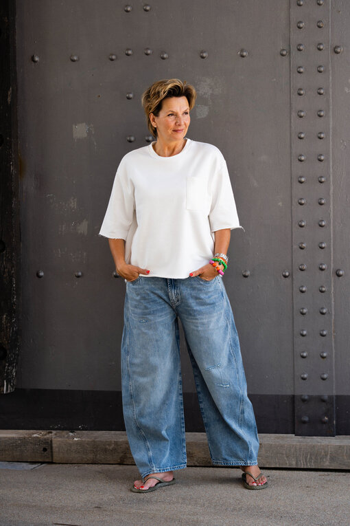 Kurzarm Sweater “AMINA” wollweiß (GW54) / Jeans “NORALIE” – lagoon blue (ER56)
