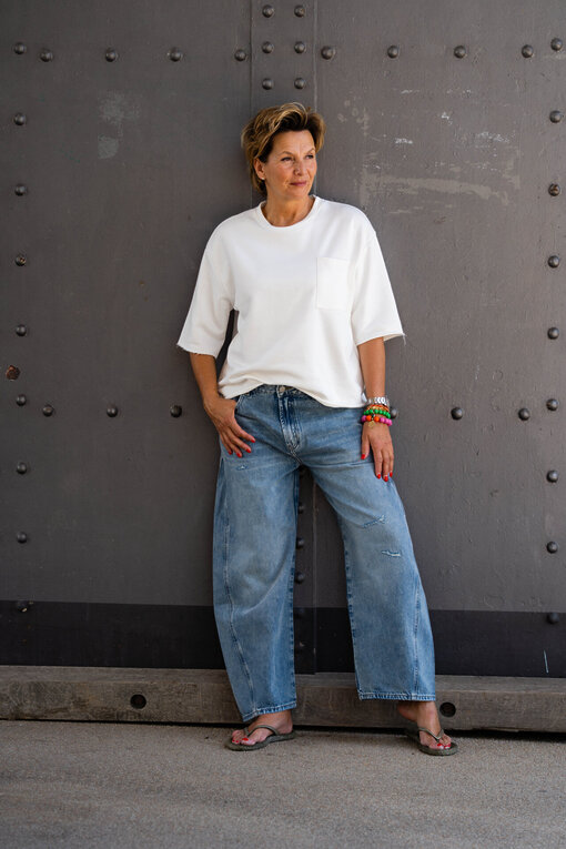 Kurzarm Sweater “AMINA” wollweiß (GW54) / Jeans “NORALIE” – lagoon blue (ER56)