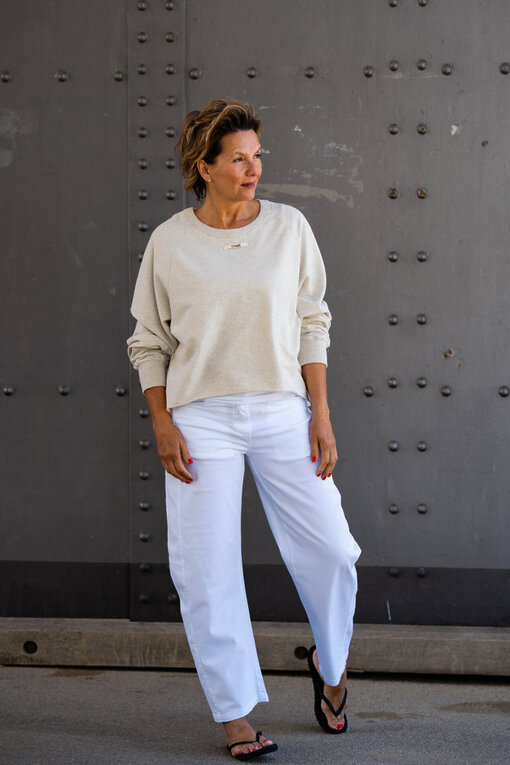 Relax Fit Sweater “LEANDRA” (10D51) / Sommer Hose “OLYMPIA” weiß (H24)