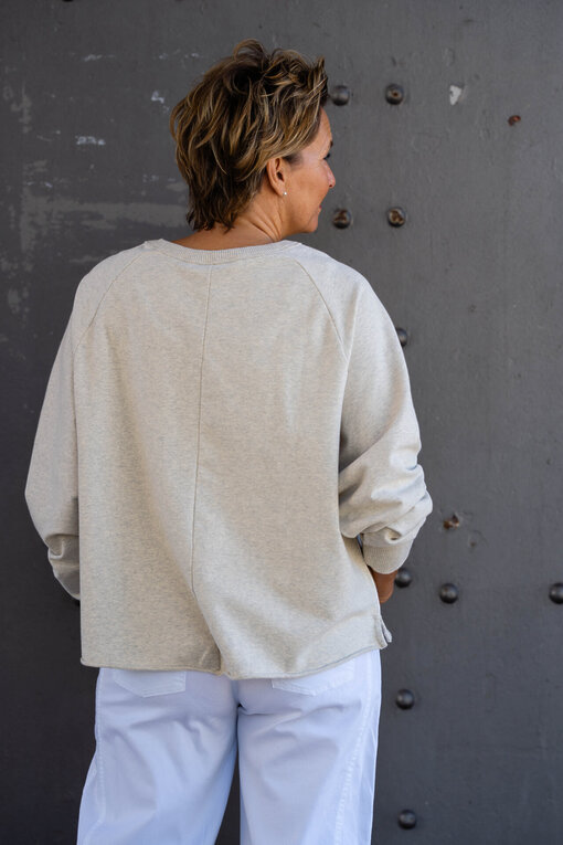 Relax Fit Sweater “LEANDRA” (10D51) / Sommer Hose “OLYMPIA” weiß (H24)