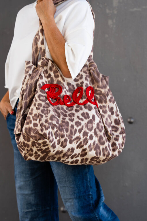 Großer Canvas Shopper “BELLA” (T08)/ Coole Barrel Jeans “CAROLIN” dark blue (H17)/Relax Fit Sweater “LEANDRA” (10D51)