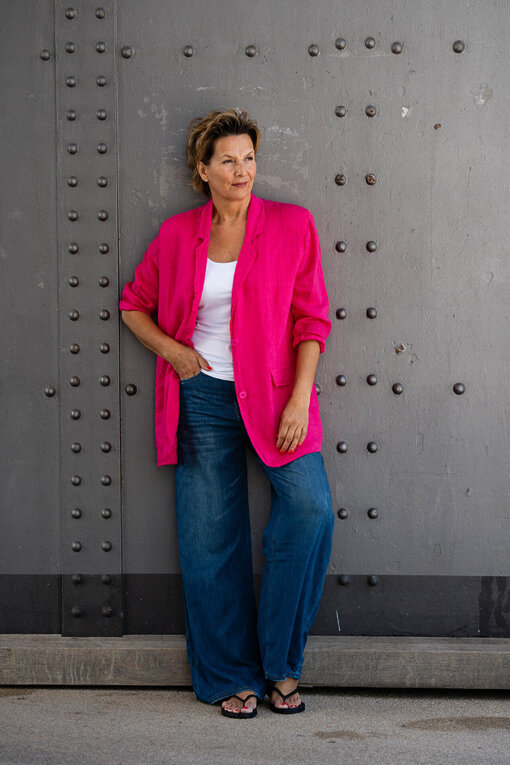 Oversized Leinenblazer “VIOLA” fuchsia (GW62)/Jeans “KALEA”- carton blue (ER33)