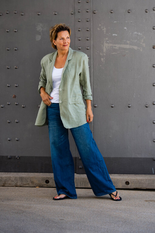 Oversized Leinenblazer “VIOLA” khaki (GW62)/Jeans “KALEA”- carton blue (ER33)