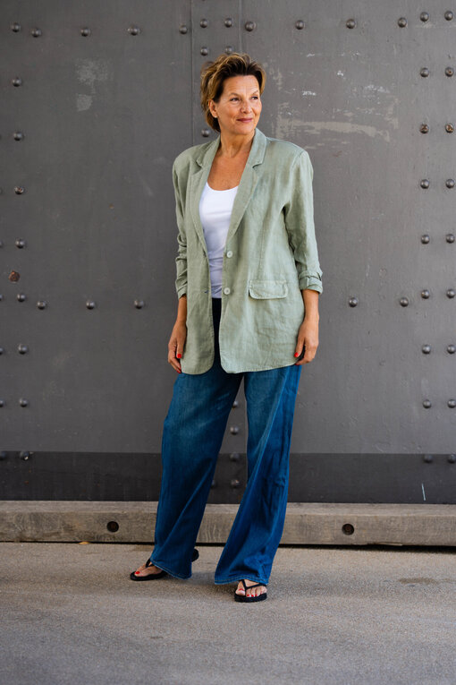 Oversized Leinenblazer “VIOLA” khaki (GW62)/Jeans “KALEA”- carton blue (ER33)