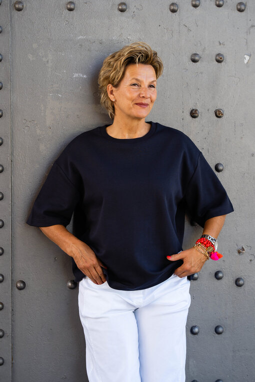 Sommer Sweater “ANTJE” night navy (SE12) / Sommer Hose “OLYMPIA” (H24)