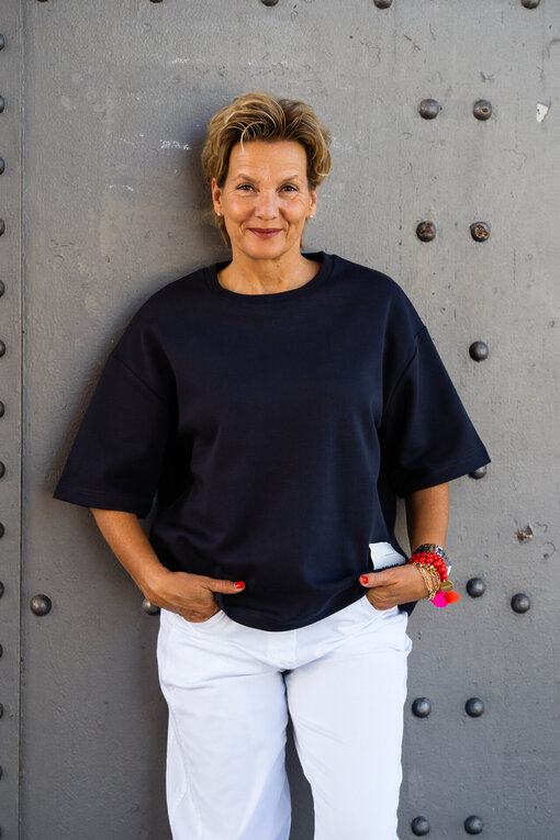 Sommer Sweater “ANTJE” night navy (SE12) / Sommer Hose “OLYMPIA” (H24)