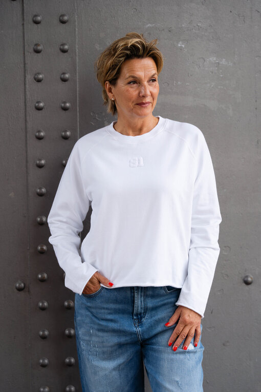 Soft Touch Sweater “LUNA” white (PI17)/Jeans “KALEA” – middle blue (ER16)