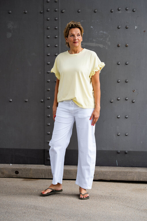 Volant-Ärmel Shirt “DALIAH” pastellgelb (BA22)/Sommer Hose “OLYMPIA” weiß (H24)
