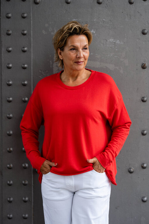 Longsleeve “VALENTINA” real red (ER73)/Sommer Hose “OLYMPIA” weiß (H24)