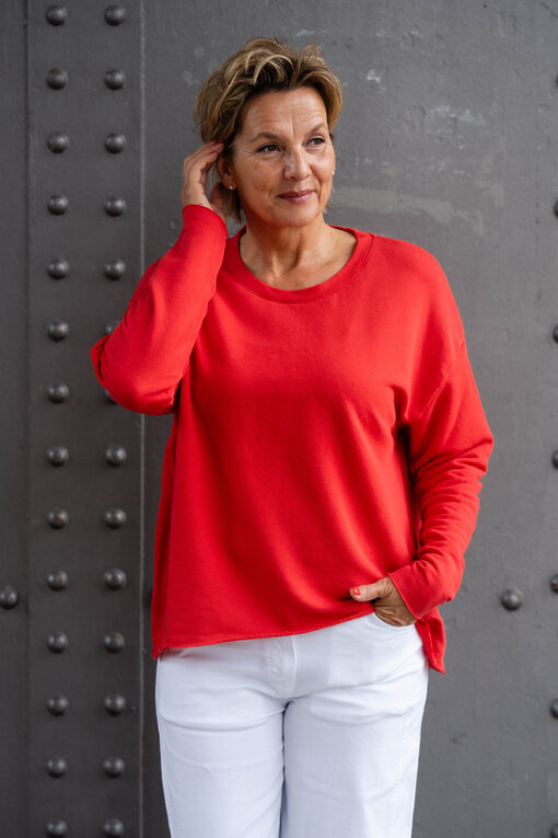 Longsleeve “VALENTINA” real red (ER73)/Sommer Hose “OLYMPIA” weiß (H24)