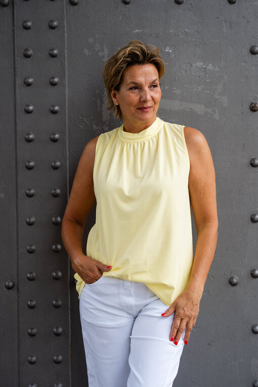 Leichte Bluse “PHILIPPA” sonnengelb (BA17)/Sommer Hose “OLYMPIA” weiß (H24)