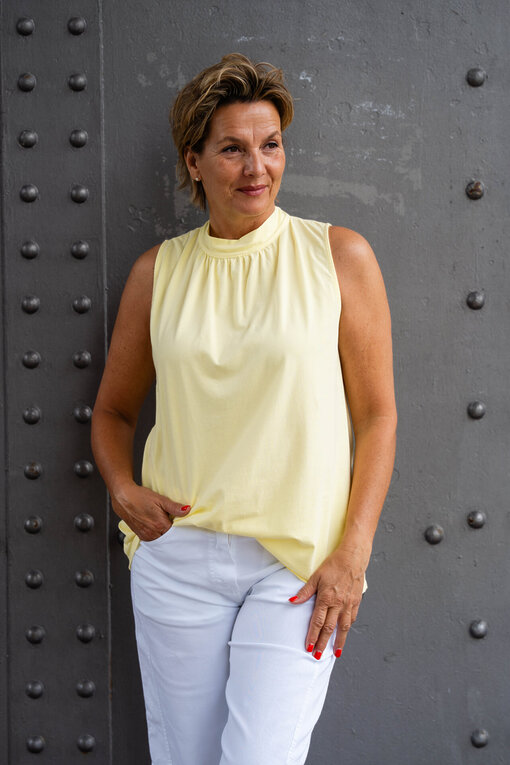 Leichte Bluse “PHILIPPA” sonnengelb (BA17)/Sommer Hose “OLYMPIA” weiß (H24)