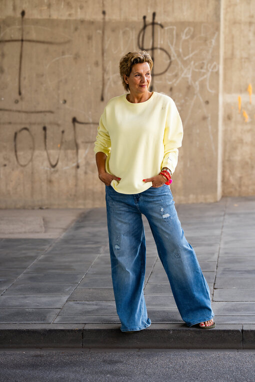 Raw Egde Sweater “LENJA” pastel yellow (10D54) / Jeans “KALEA” – middle blue (ER16)