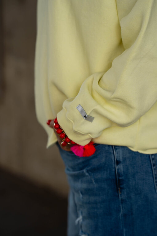 Raw Egde Sweater “LENJA” pastel yellow (10D54) / Jeans “KALEA” – middle blue (ER16)