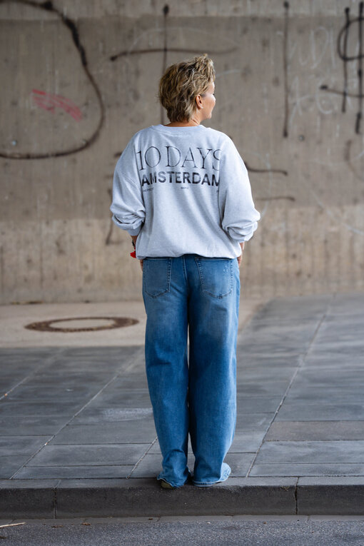 Oversized Sweater “LIARA” white grey melee (10D53) / Jeans “KALEA” – middle blue (ER16)