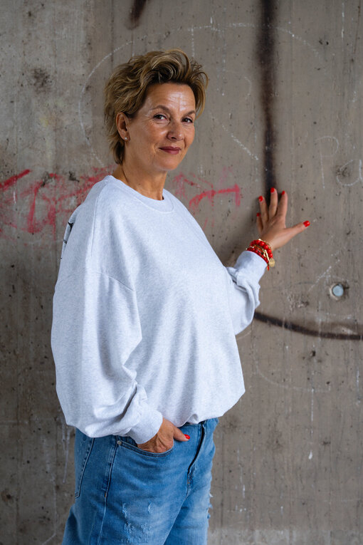 Oversized Sweater “LIARA” white grey melee (10D53) / Jeans “KALEA” – middle blue (ER16)