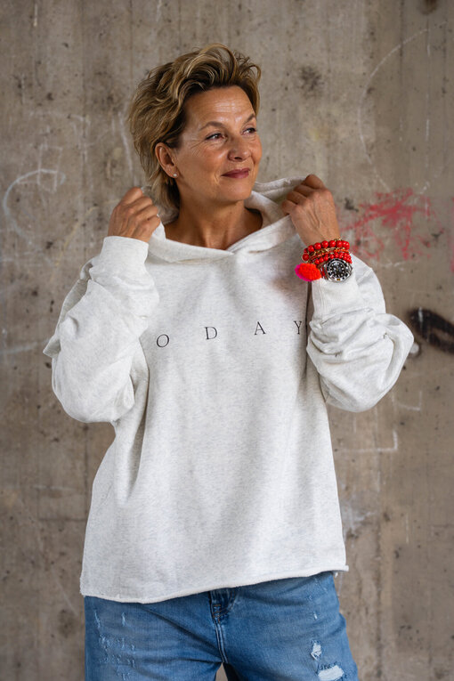 Statement Hoodie “LESLEY” (10D52)/Jeans “KALEA” – middle blue (ER16)