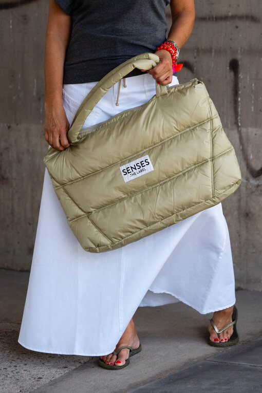 Weekend Puffer Bag “ALVA” light sage (SE43)/High Waist Rock “SELINA” optic white (10D77)