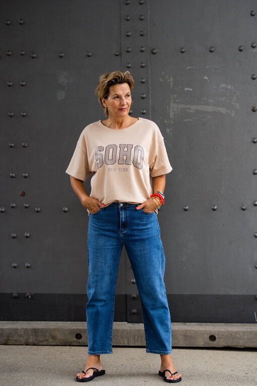 Cooler Kurzarm Sweater “SOHO” nude (GW63)/Lässige Mom Jeans “DILARA” jeansblau (H16)