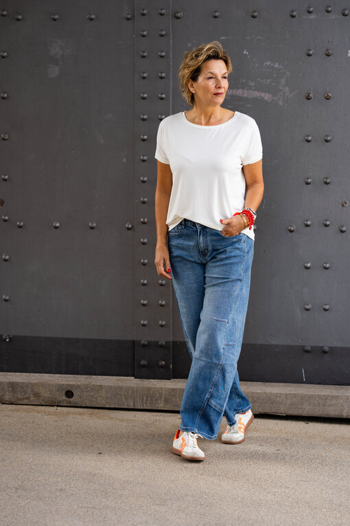 Kurzarmshirt “NOMENA” wollweiß (BA24)/ Lässige O-Shape Jeans “COREY” jeansblau (H45)
