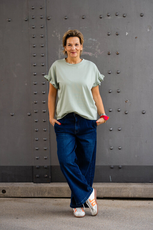 Volant-Ärmel Shirt “DALIAH” lindgrün (BA22)/ Weite Jeans “YIBBIE” dark blue  (H36)
