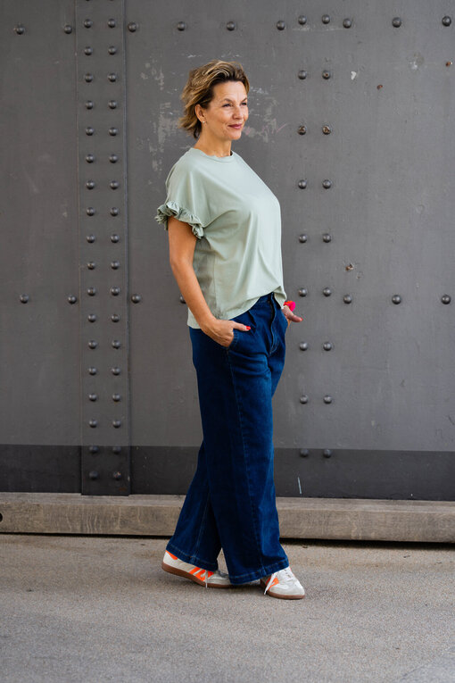 Volant-Ärmel Shirt “DALIAH” lindgrün (BA22)/ Weite Jeans “YIBBIE” dark blue  (H36)