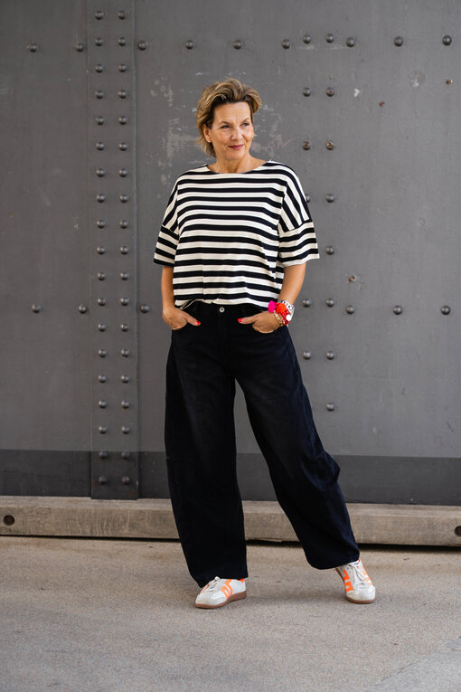 Trendiges Streifenshirt “BRITE” creme/schwarz (BA58)/Weite O-Shape Jeans “ALEXIA” black (H32)