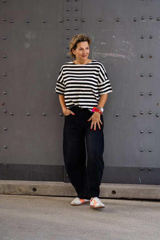 Trendiges Streifenshirt “BRITE” creme/schwarz (BA58)/Weite O-Shape Jeans “ALEXIA” black (H32)