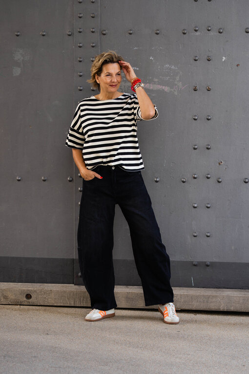 Trendiges Streifenshirt “BRITE” creme/schwarz (BA58)/Weite O-Shape Jeans “ALEXIA” black (H32)
