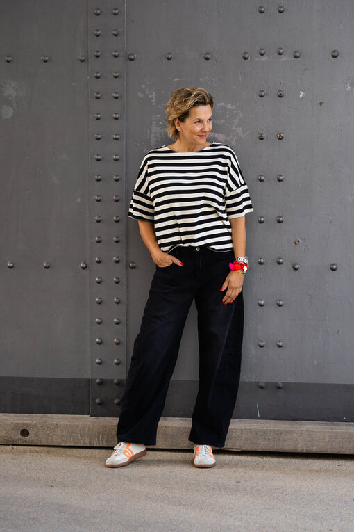Trendiges Streifenshirt “BRITE” creme/schwarz (BA58)/Weite O-Shape Jeans “ALEXIA” black (H32)