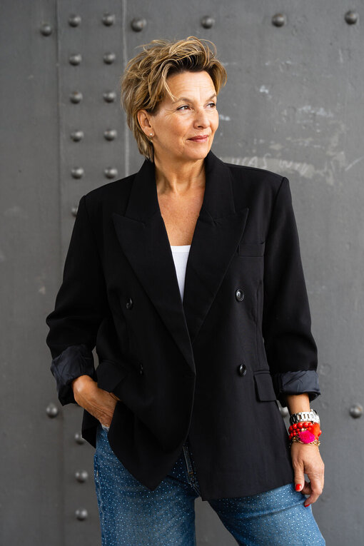 Stylischer Blazer “VIKTORIA” black (B01) / Jeans “KALEA SPARKLE”- sky grey blue (ER68)