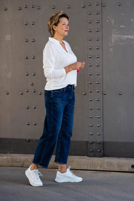 Blusenshirt “YAISA” offwhite (HL13)/ Jeans “YOANA” – atlantic blue (ER48)