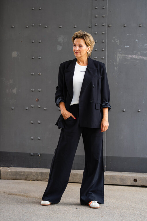 Stylischer Blazer “VIKTORIA” (B01) / Weite Hose “ADELINA” (H08)