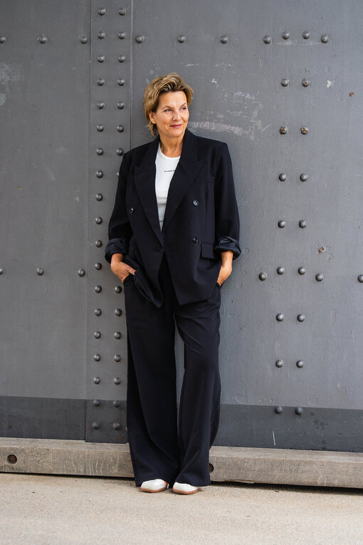 Stylischer Blazer “VIKTORIA” (B01) / Weite Hose “ADELINA” (H08)