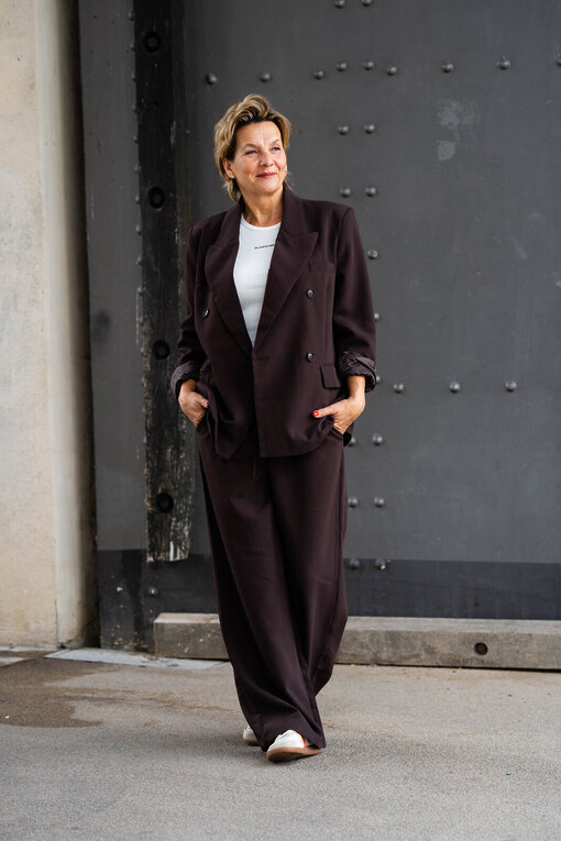 Stylischer Blazer “VIKTORIA” (B01) / Weite Hose “ADELINA” (H08)