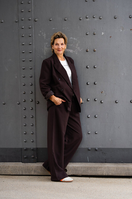 Stylischer Blazer “VIKTORIA” (B01) / Weite Hose “ADELINA” (H08)