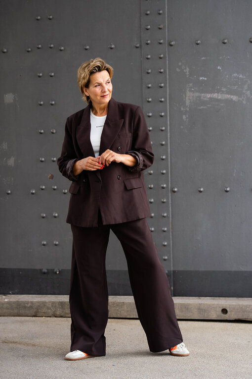 Stylischer Blazer “VIKTORIA” (B01) / Weite Hose “ADELINA” (H08)
