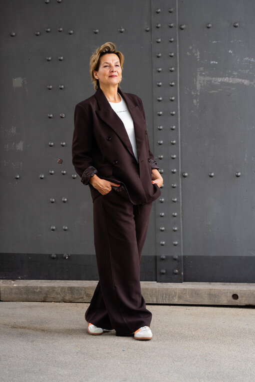 Stylischer Blazer “VIKTORIA” (B01) / Weite Hose “ADELINA” (H08)