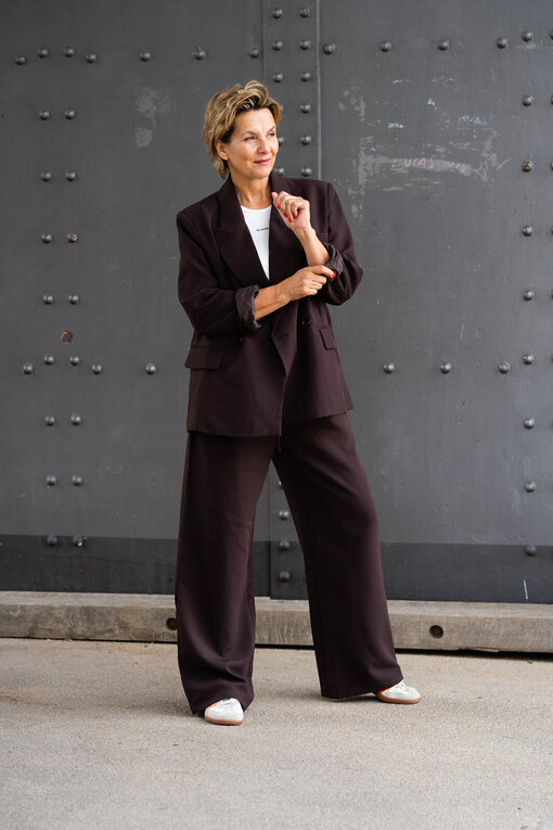 Stylischer Blazer “VIKTORIA” (B01) / Weite Hose “ADELINA” (H08)