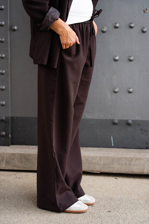 Stylischer Blazer “VIKTORIA” (B01) / Weite Hose “ADELINA” (H08)
